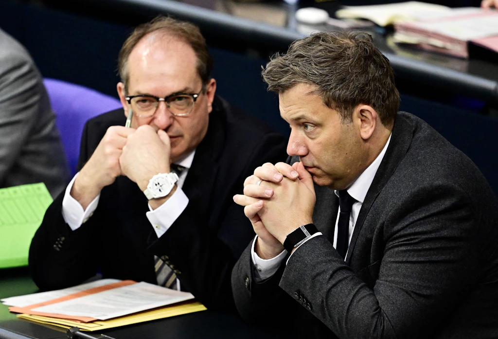 Iran-Krieg: Bundestag stimmt für Tankrabatt und Entlastungsprämie