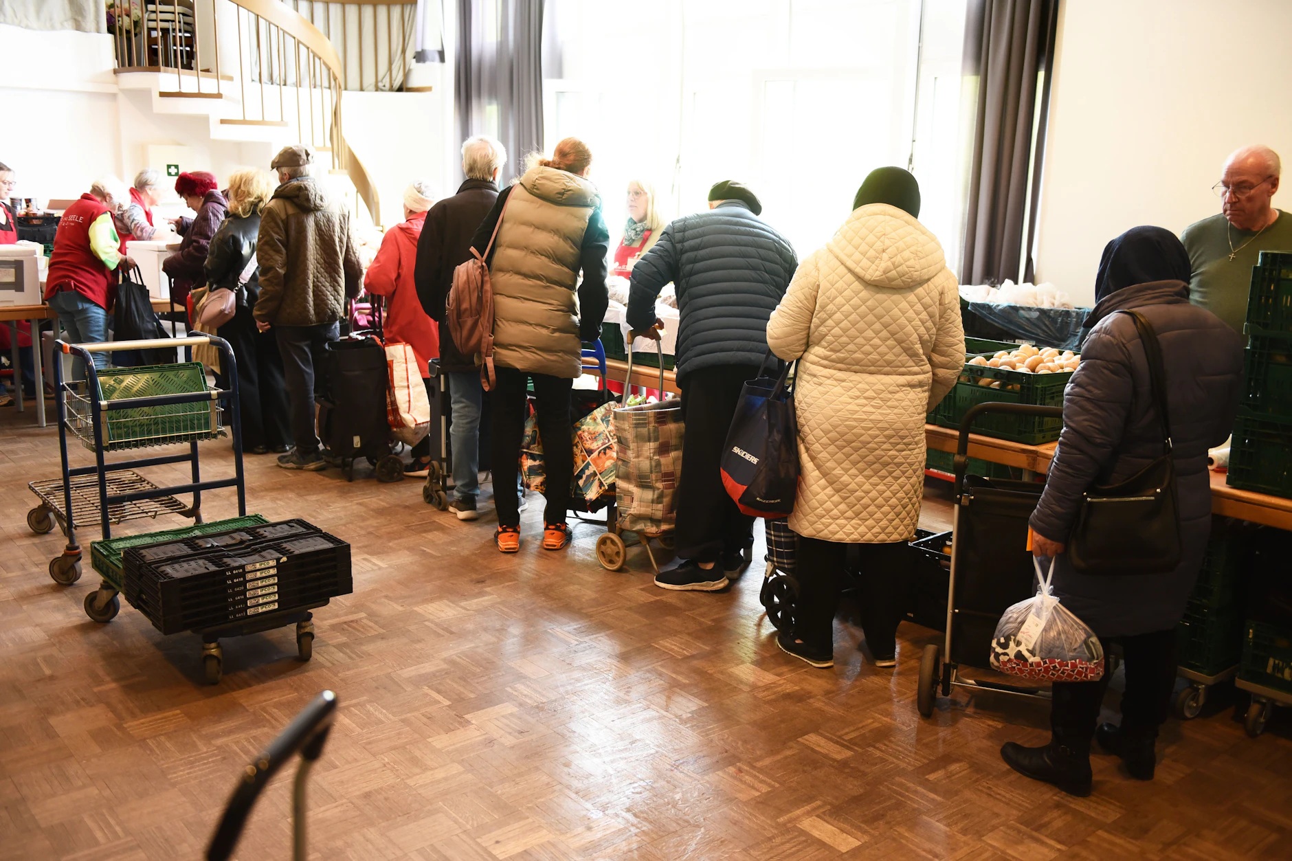 Über 200 Haushalte kommen jeden Donnerstag zur Ausgabestelle der Berliner Tafel im Pillnitzer Weg in Berlin-Spandau.