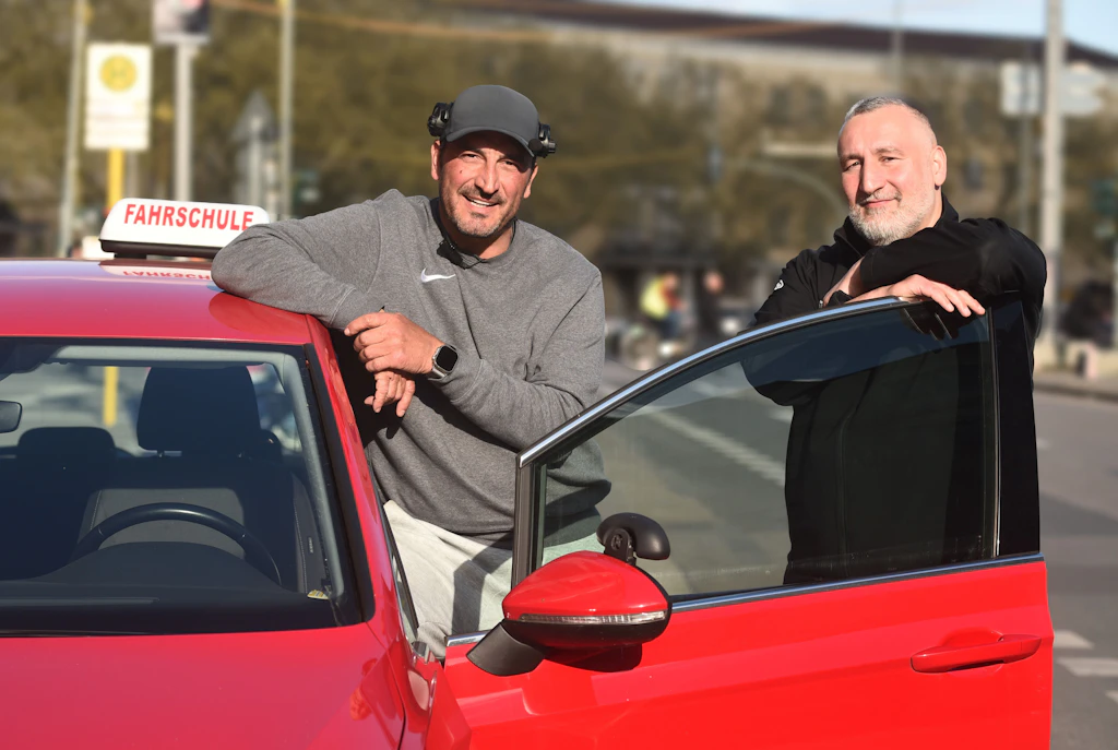Führerschein-Kosten: Wie Sie in der Fahrschule Hunderte Euro sparen