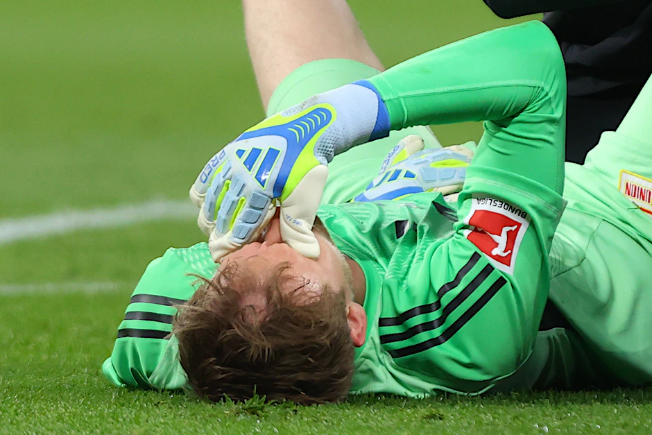 Frederik Rönnow verletzte sich bei der Niederlage des 1. FC Union Berlin in Leipzig, musste ausgewechselt werden.