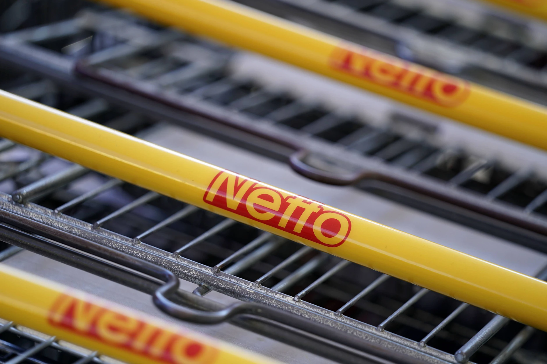 Wer gern bei Netto einkauft und dort die Selbstbedienungskasse nutzt, wird aktuell enttäuscht: Hier dürfen nur noch Stammkunden selbst scannen.