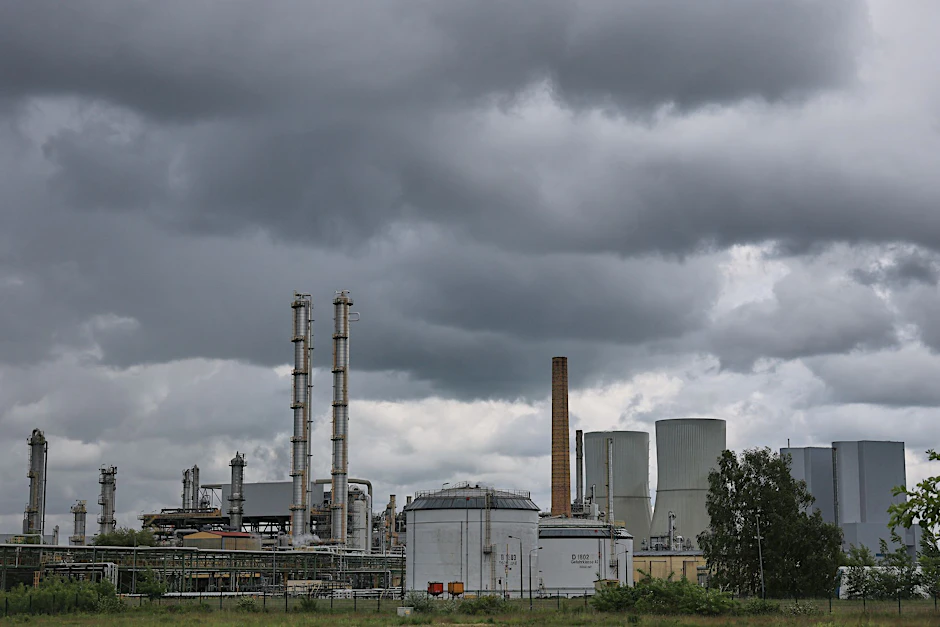 Blick auf den Chemiepark Böhlen in Sachsen. Die deutsche Chemiebranche kämpft mit einer ihrer schlimmsten Krisen.