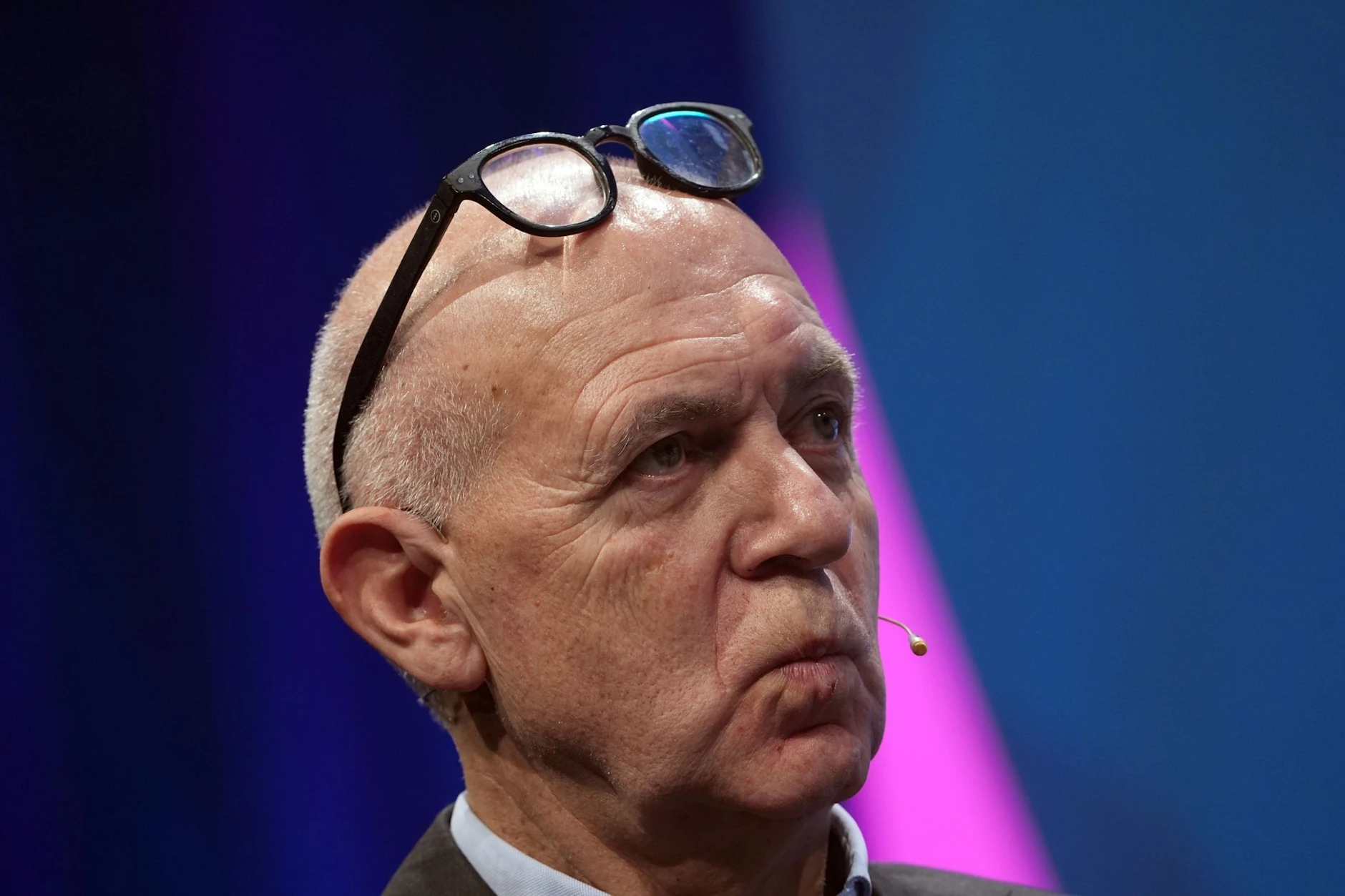 DFB-Präsident Bernd Neuendorf ist mit der Preisgestaltung der Tickets für die WM im Sommer unzufrieden. Dennoch glaubt er, dass die Stadion ausverkauft sein werden.