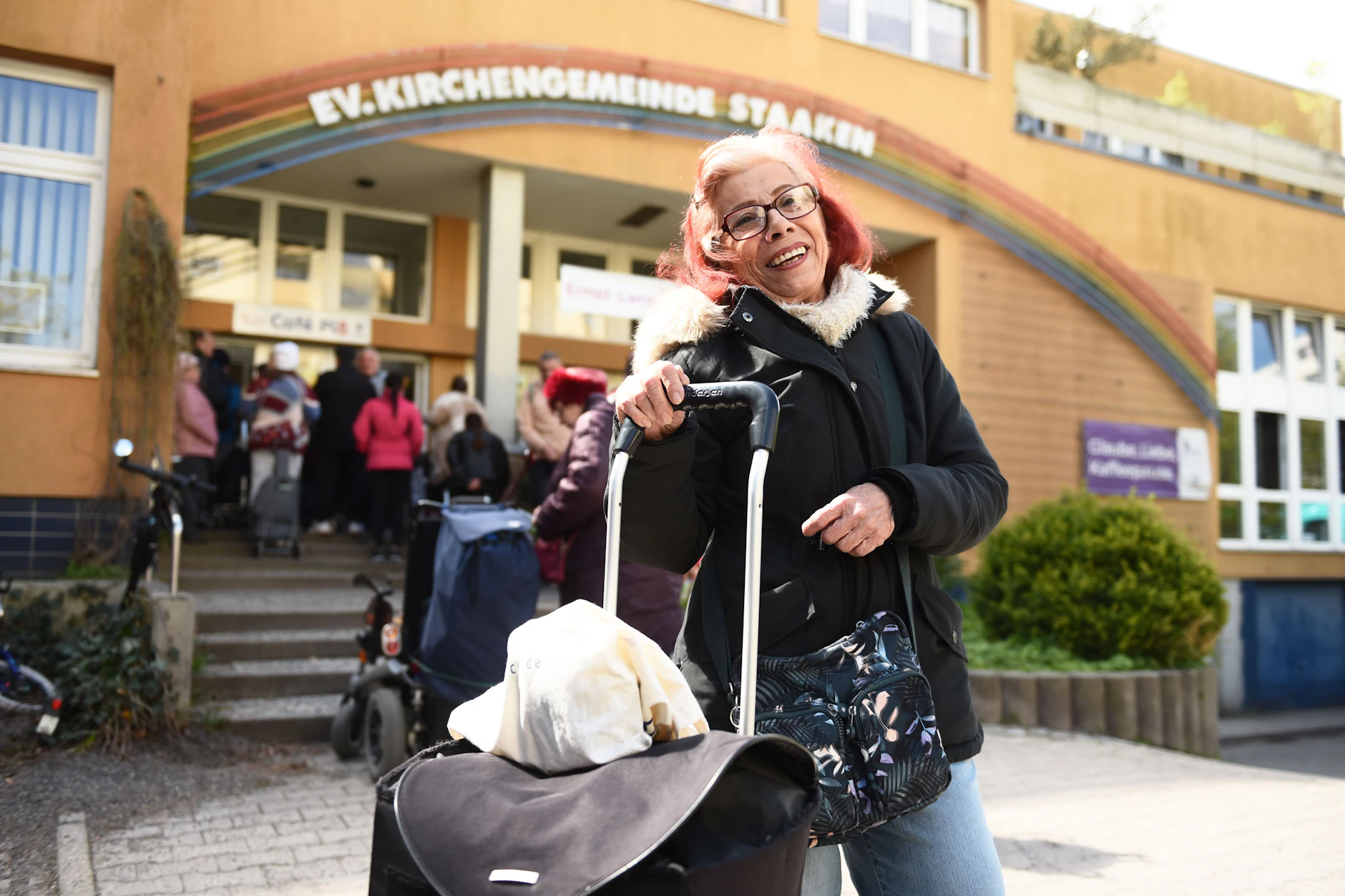 Angelika (70) kommt aus Spandau und war Verkäuferin bei Reichelt. Auch sie ist auf die Tafel angewiesen.