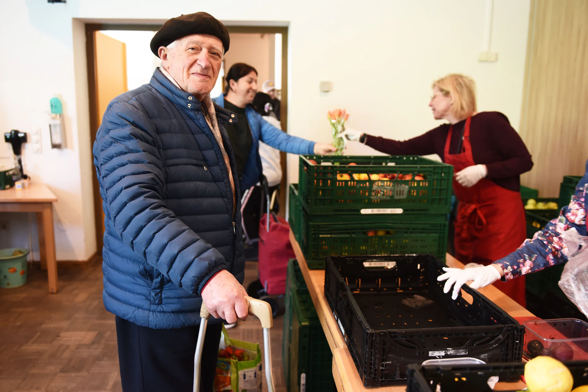 Mikail (92) ist einer der ältesten Kunden der Evangelischen Kirchengemeinde in Spandau.