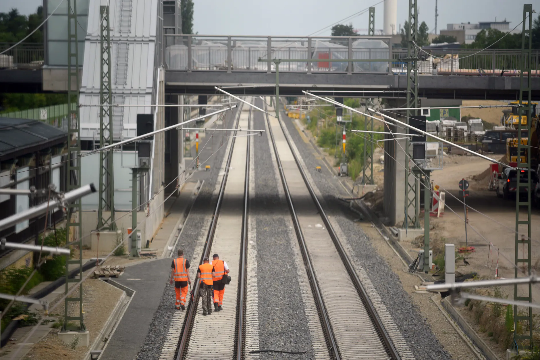 Beim Bau der Dresdner Bahn ist in Blankenfelde eine Unterführung zu tief gebaut worden.