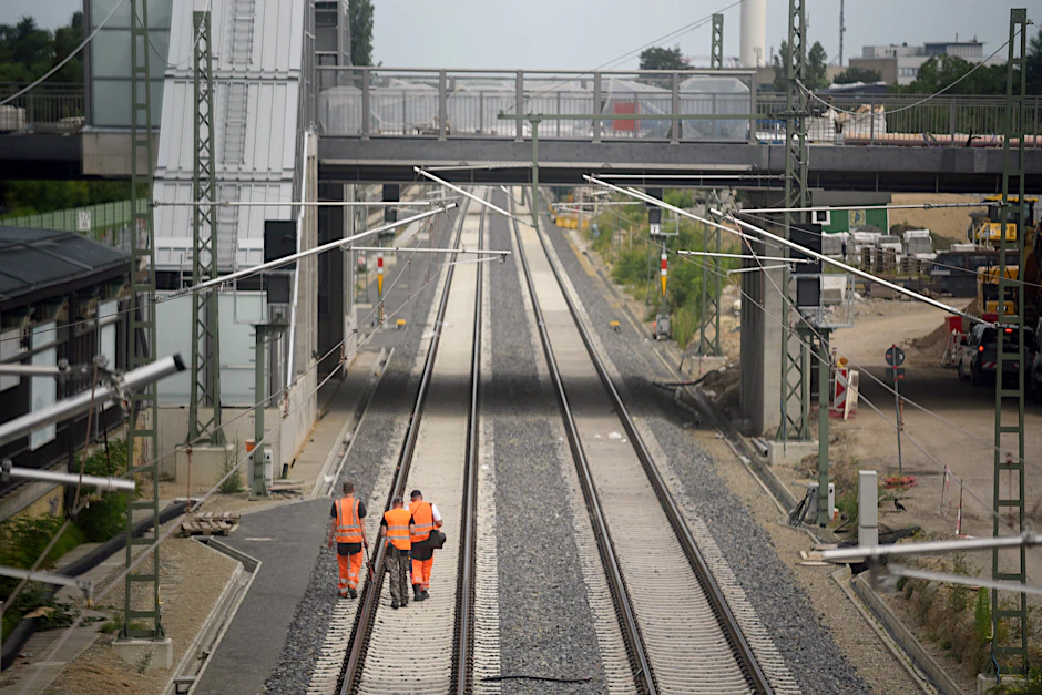 Beim Bau der Dresdner Bahn ist in Blankenfelde eine Unterführung zu tief gebaut worden. 