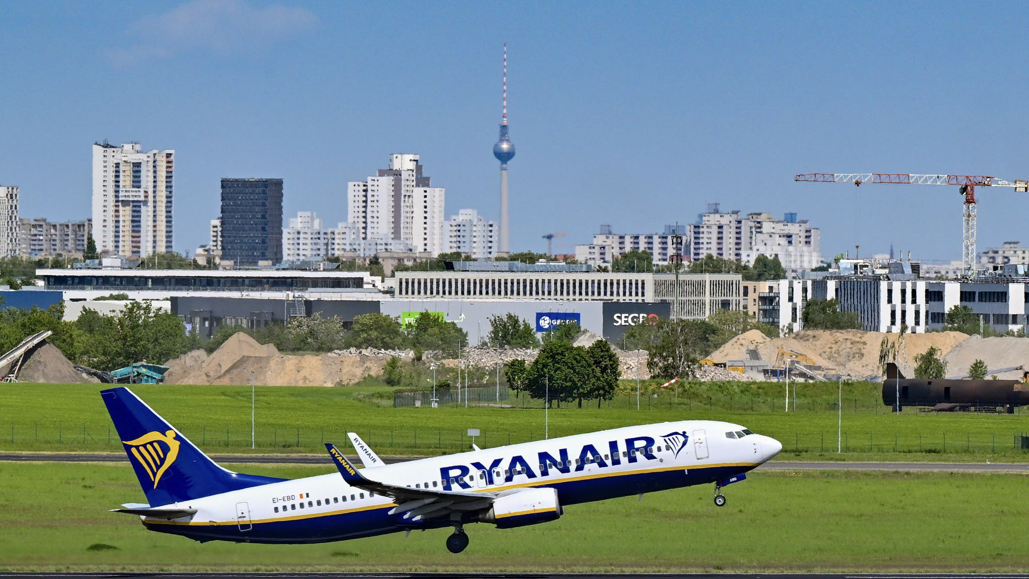 Hohe Kosten zwingen Airline zu drastischen Kürzungen