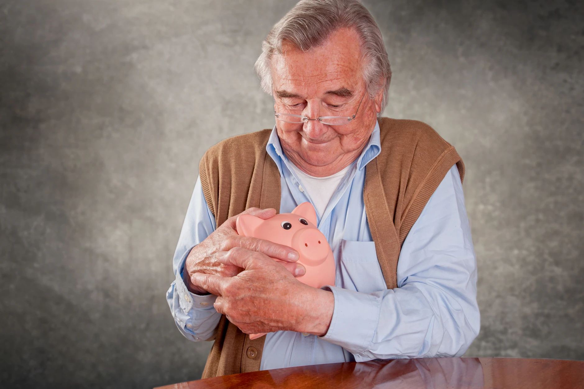 Für einen Senior aus Italien haben sich die Sparbücher richtig bezahlt gemacht!