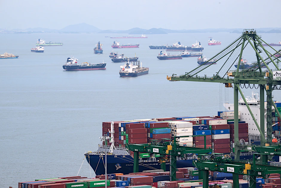 Schiffe im Hafen von Singapur. Hier landeten zuletzt immer mehr Lieferungen russischen Öls an.