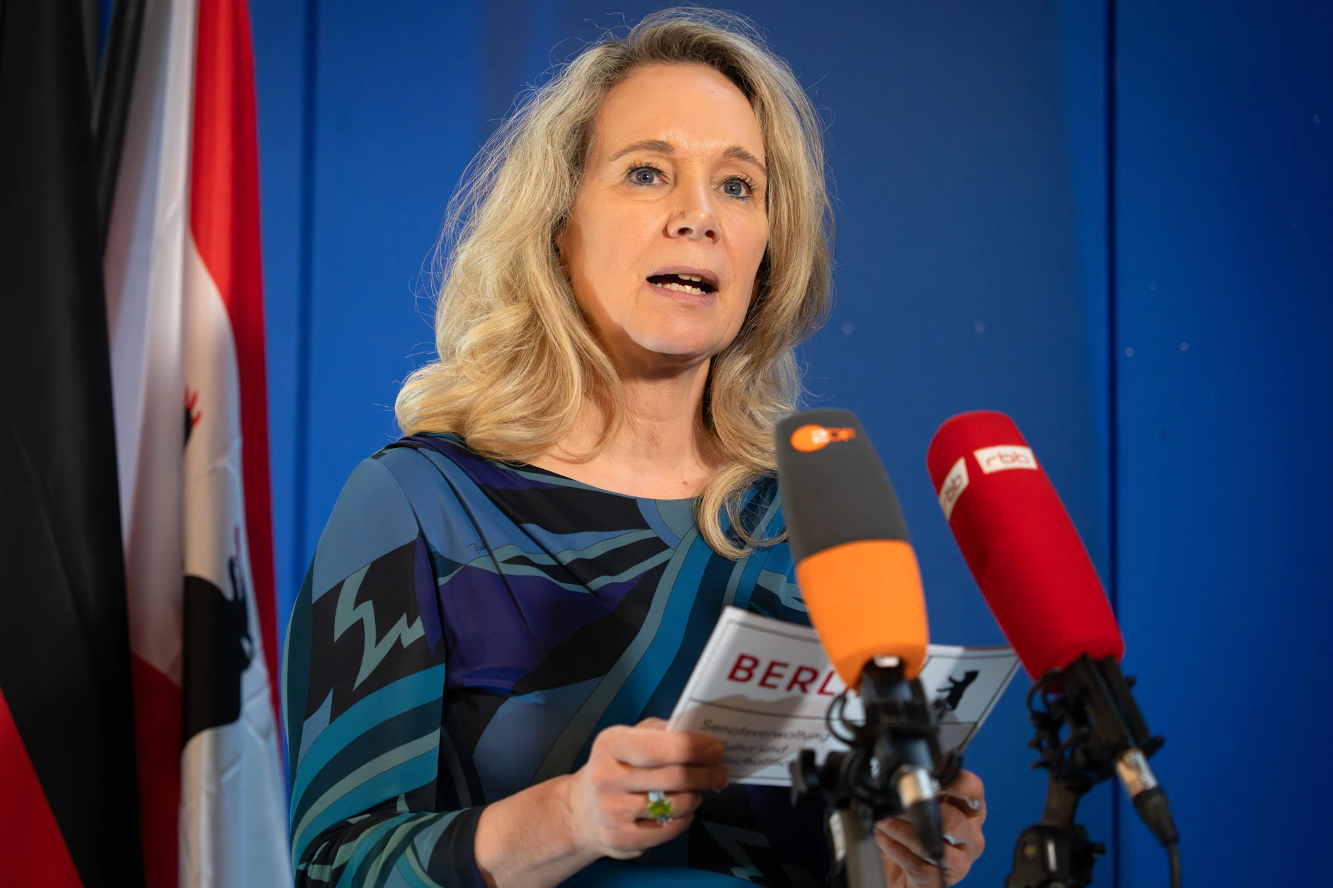 Sarah Wedl-Wilson (parteilos) verkündet ihren Rücktritt vom Amt der Kultursenatorin.