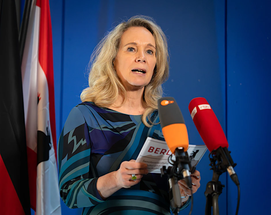 Sarah Wedl-Wilson (parteilos) verkündet ihren Rücktritt vom Amt der Kultursenatorin.