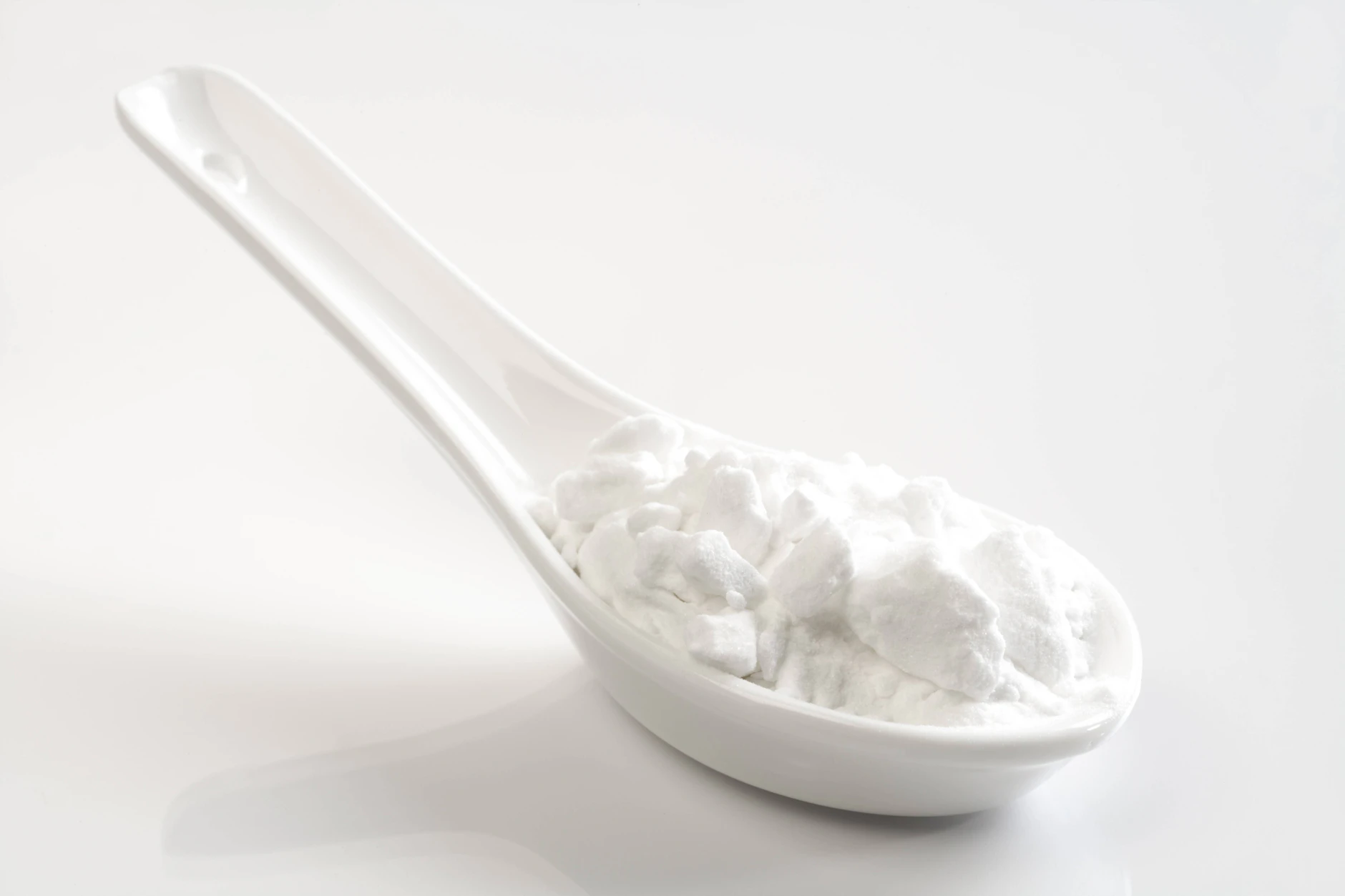 Backpulver taugt auch zur Unkraut-Vernichtung, es entzieht den Pflanzen Feuchtigkeit.