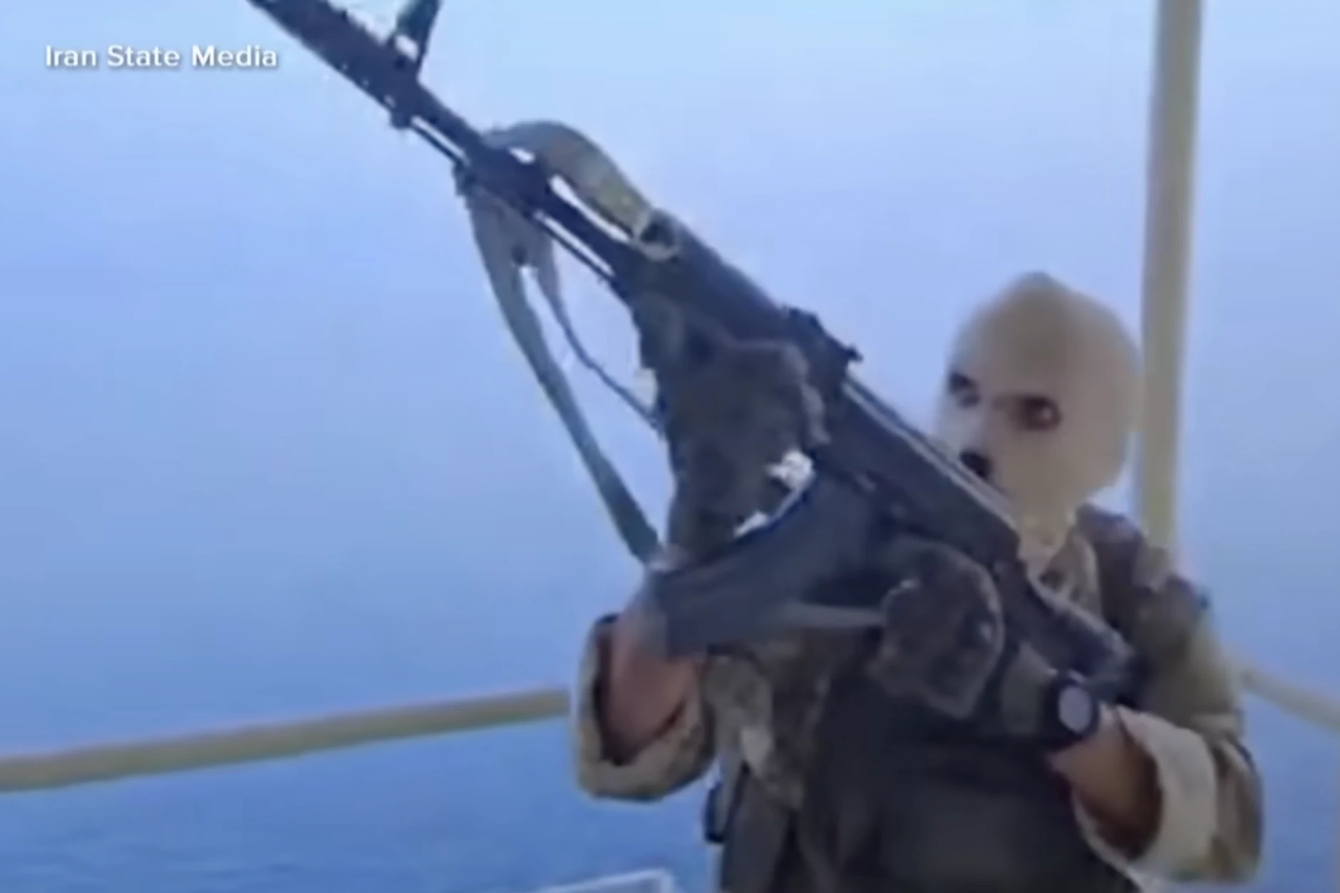 Iranisches Enterkommando auf einem Supertanker.