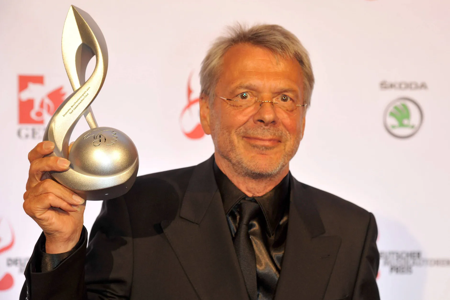 2011 erhielt Reinhard Mey den Deutschen Musikautorenpreis.