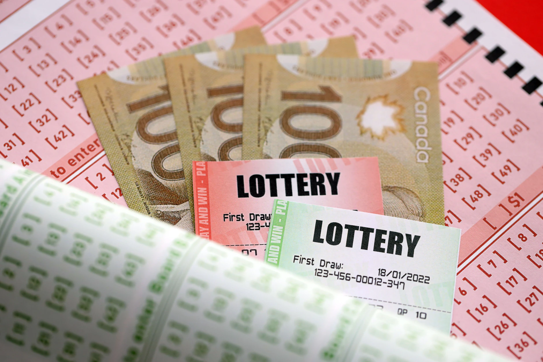 Auch in Kanada hoffen unzählige Spieler auf einen großen Lottogewinn. Einem Senior ist das jetzt gelungen.