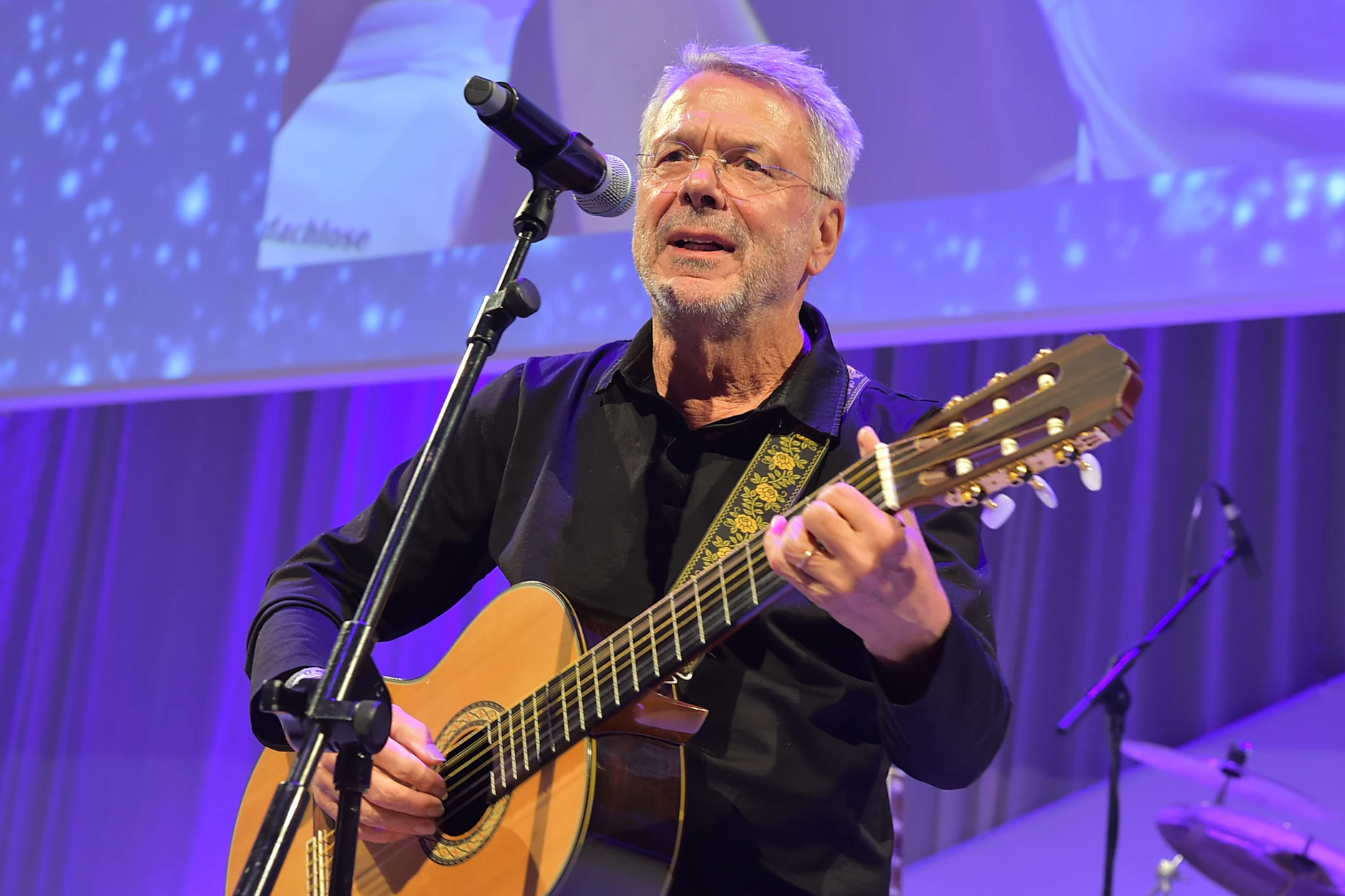 Seit 60 Jahren steht Reinhard Mey auf der Bühne. Auszeichnungen zählte er wohl nicht.