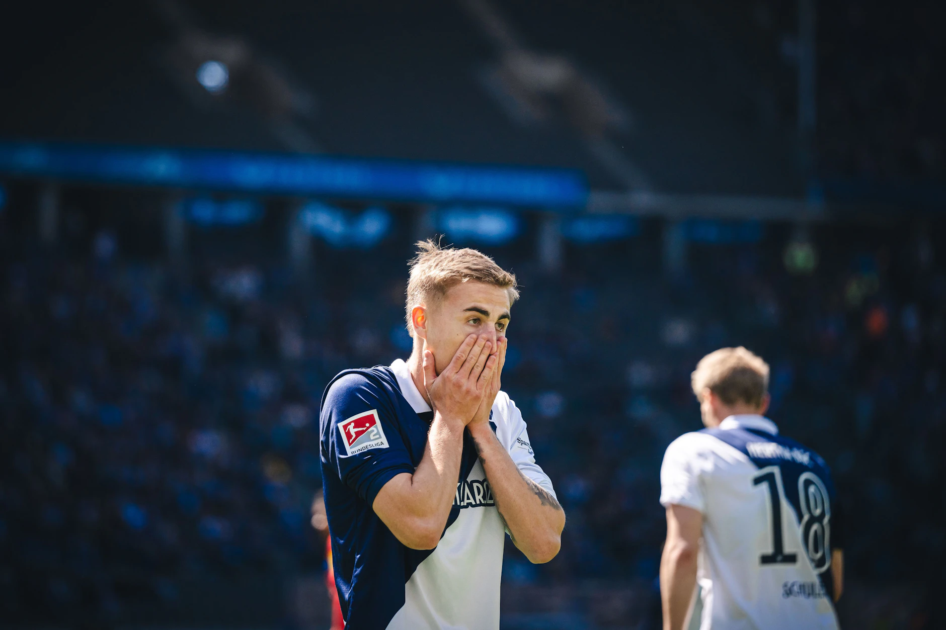 Marten Winkler von Hertha BSC kann es nicht fassen. Zwei VAR-Entscheidungen kosteten den Heimsieg gegen Kiel.
