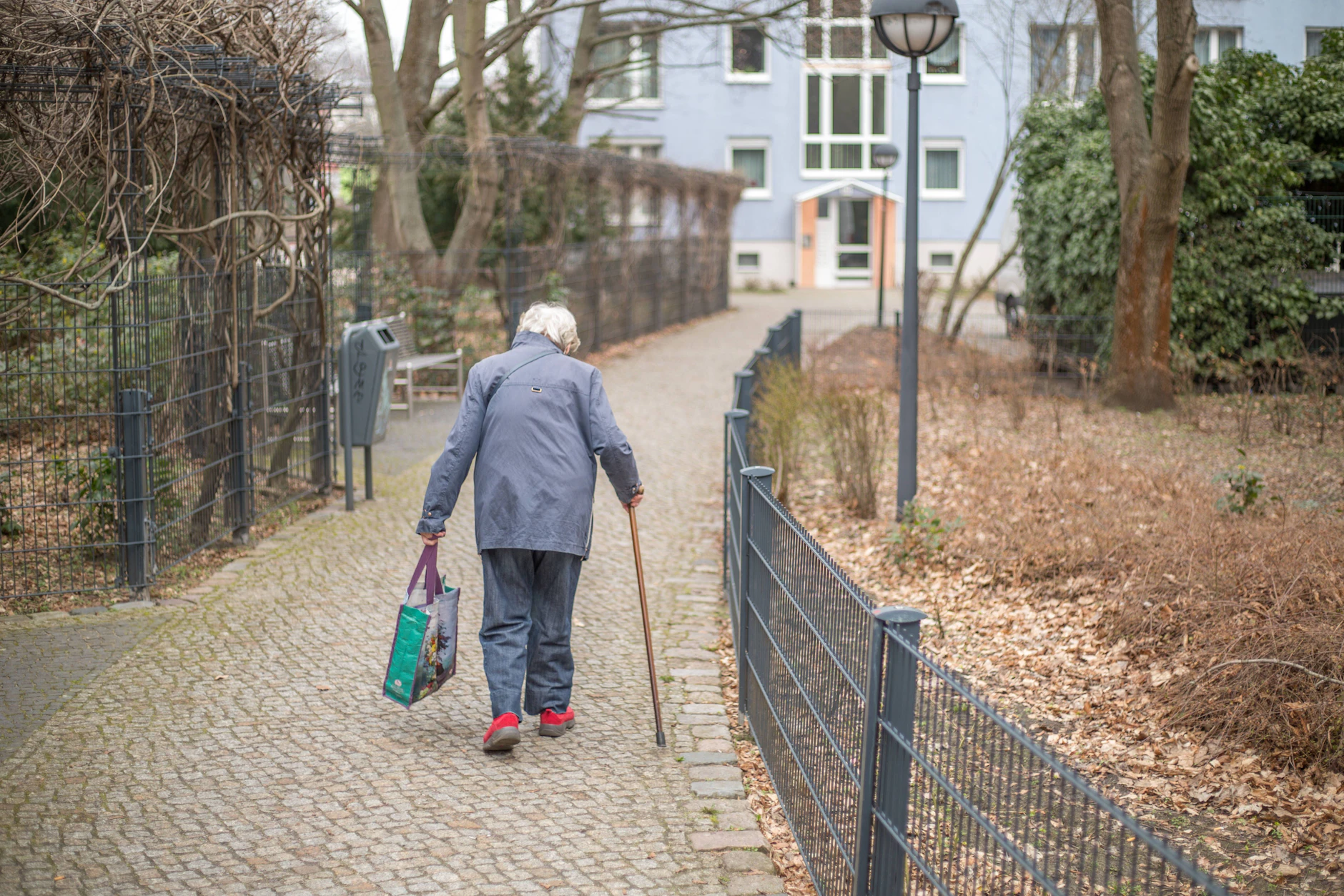 Die Realität im Alter: Für viele reicht nach einem langen Arbeitsleben die Rente nicht zum Leben.