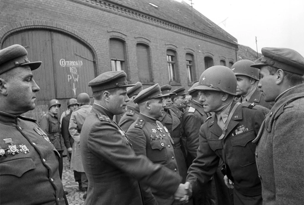 81 Jahre sowjetisch-amerikanischer Handschlag an der Elbe