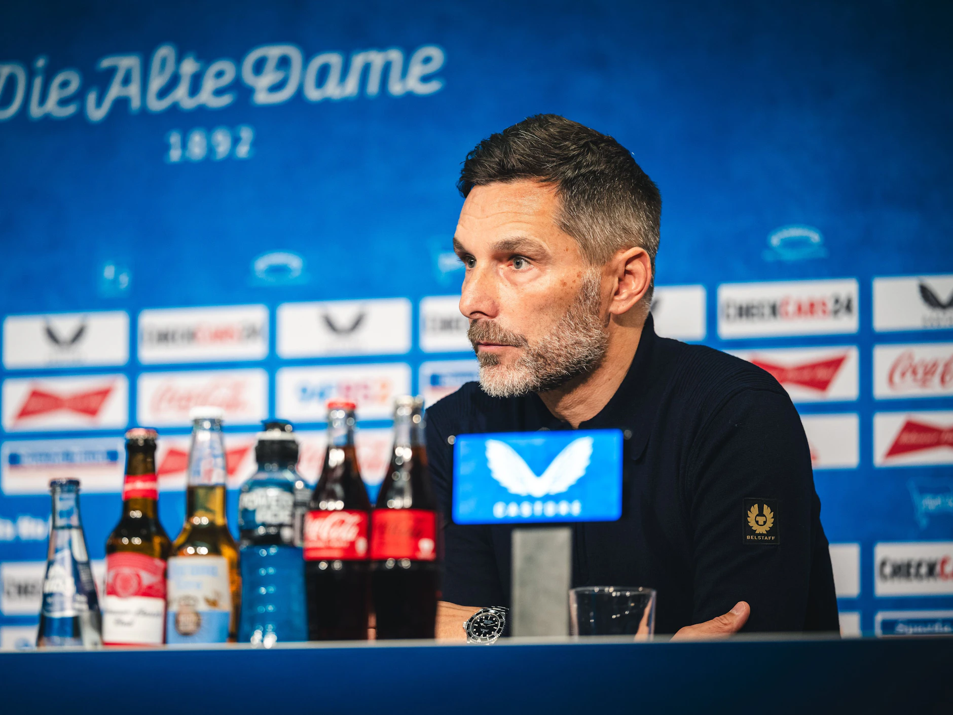 Trainer Stefan Leitl  war bei der Pressekonferenz nach dem Spiel zwischen Hertha BSC und Holstein Kiel bitter enttäuscht.