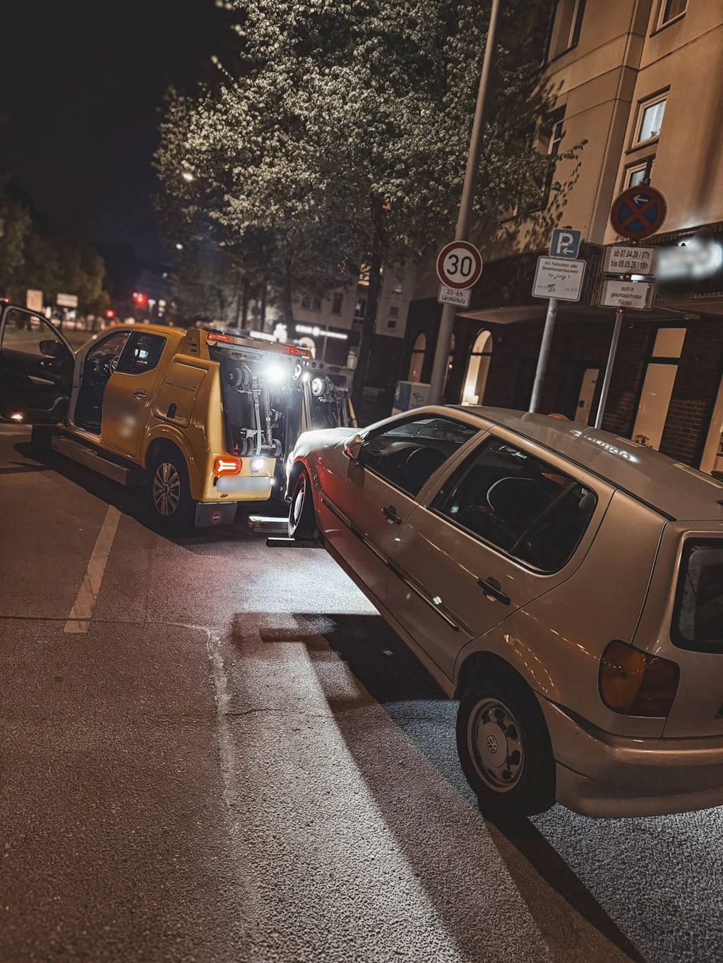 Ohne Licht und über Rot: Raser legt filmreife Flucht vor Berliner Polizei hin