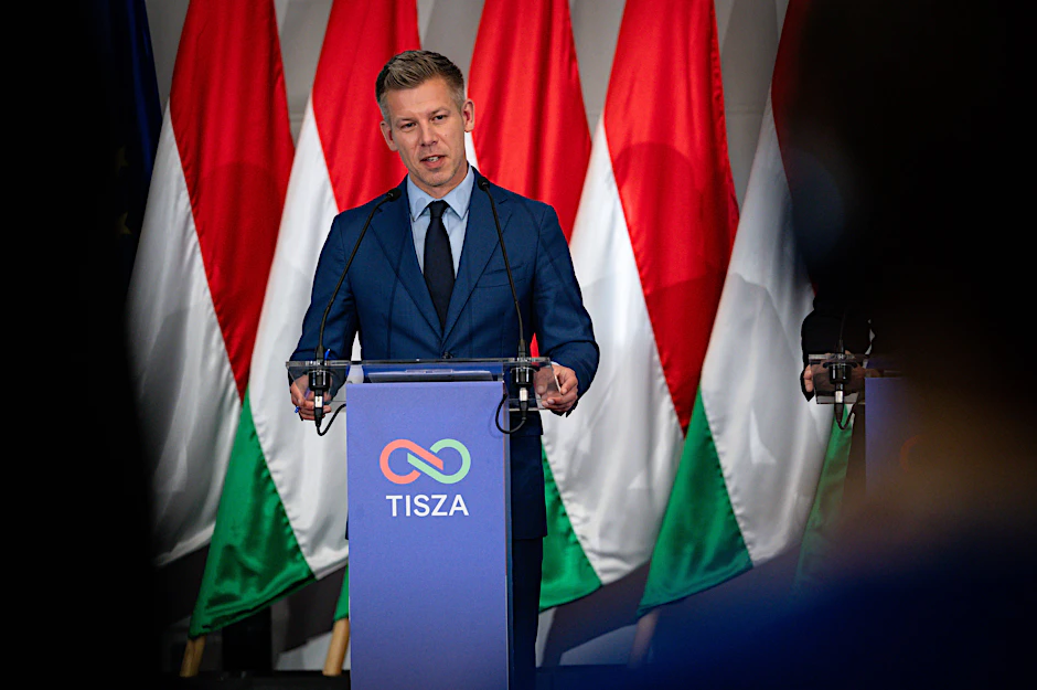 Der designierte Ministerpräsident Peter Magyar und die neu gewählten Funktionäre der Tisza-Partei trafen sich am 20. April 2026 erstmals seit den Parlamentswahlen in Budapest.
