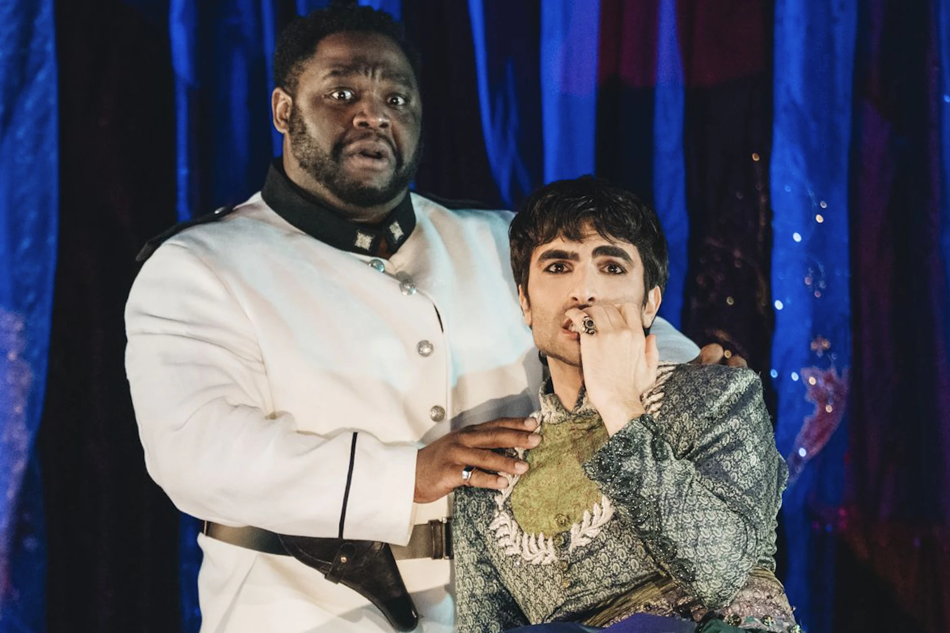 „Giulio Cesare in Egitto“ in der Deutschen Oper. Szene mit Michael Sumuel (l.) und Cameron Shahbazi als Achilla und Tolomeo