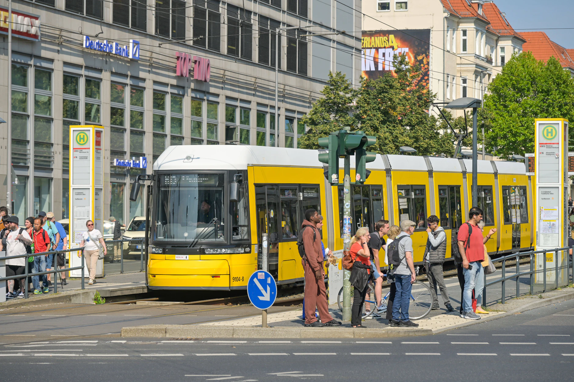 Die Straßenbahn M13 gehört zu jenen Linien, bei denen es ab Montag Einschränkungen gibt. Bis zum 10. Mai müssen sich die Fahrgäste hier auf Veränderungen einstellen.