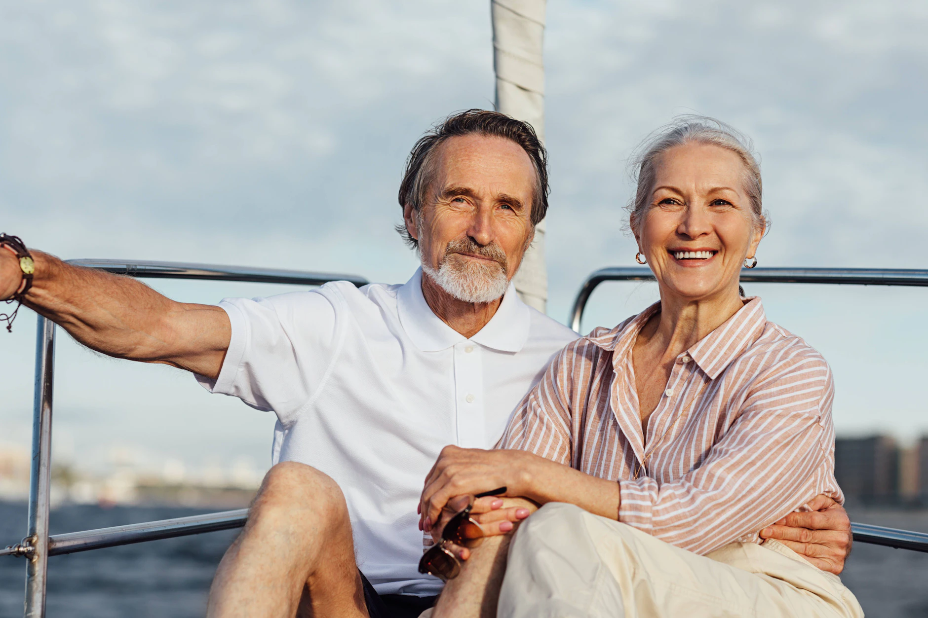 Es sind nicht nur Menschen, die sich eine Jacht leisten können! Die Grenze, mit welcher Rente man als reich gilt, liegt niedriger, als man denkt. (Symbolbild)