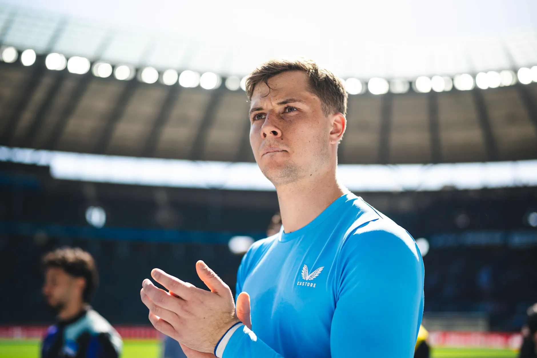 Torwart Tjark Ernst schaute vergangenen Sonnabend nach dem 0:1 gegen Kiel nachdenklich zu den Fans von Hertha BSC.