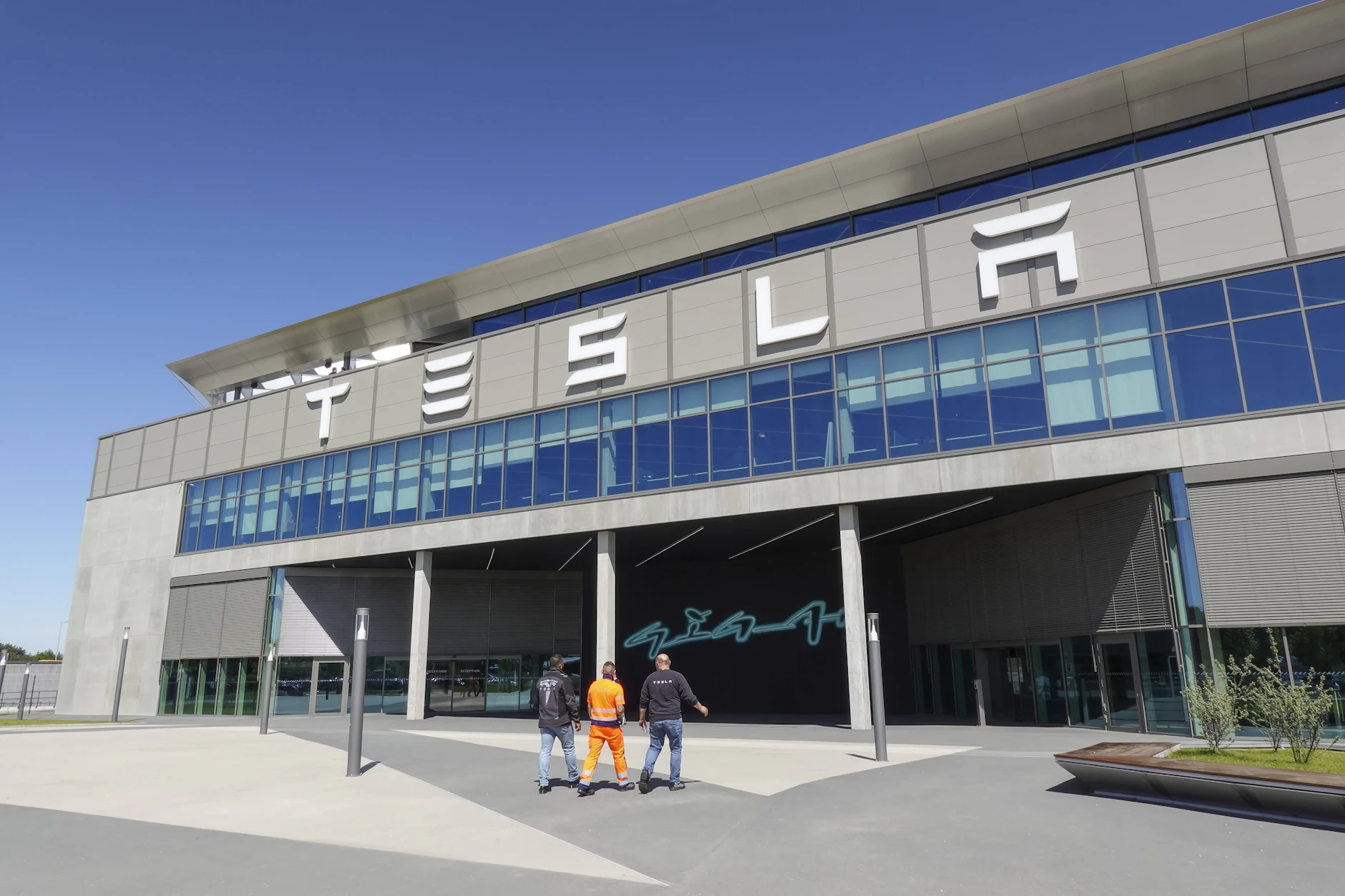 Der Krankenstand beim Tesla-Werk Grünheide ist auf niedrigem Niveau.