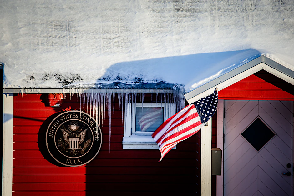 Flagge der Vereinigten Staaten von Amerika in Grönland: Ein Konzern aus den USA zielt auf die Kontrolle über wichtige Rohstoffe.
