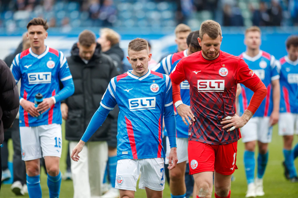 Zwei Minimalziele bleiben: Hansa Rostock zwischen Ligafrust und Pokalkracher