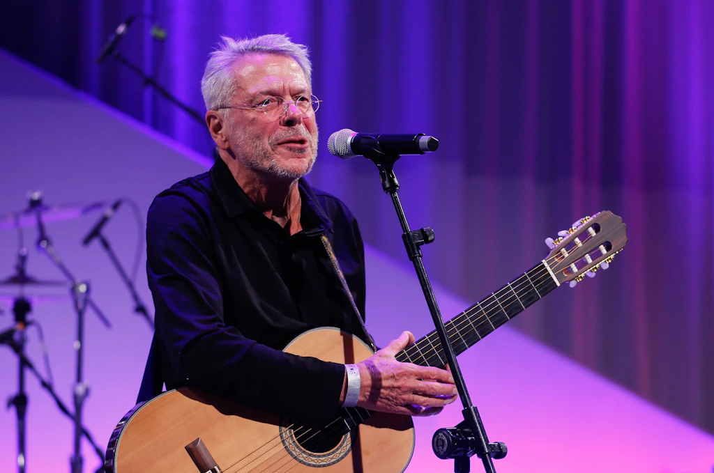 Reinhard Mey bekommt 24 Goldene Schallplatten nachträglich verliehen
