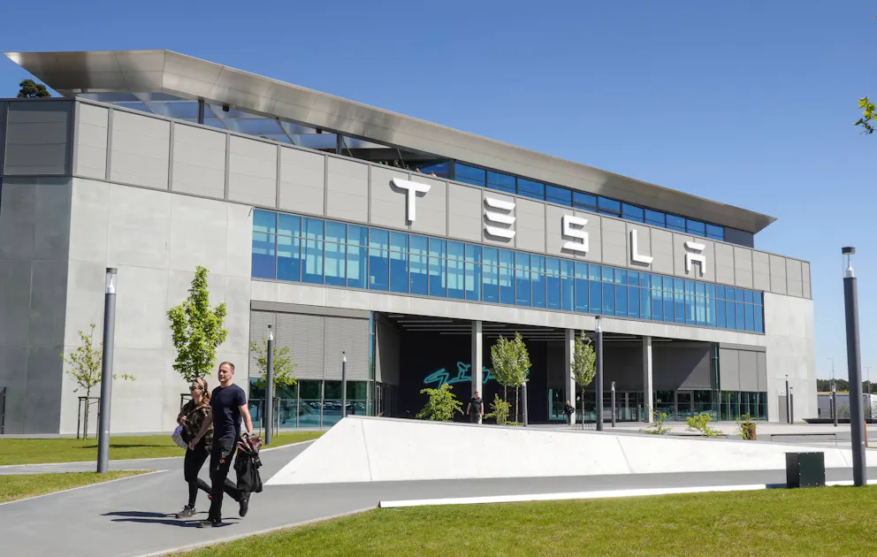 Tesla setzt sich gegen Phalanx aus Gewerkschaften, VW und West-Presse ...