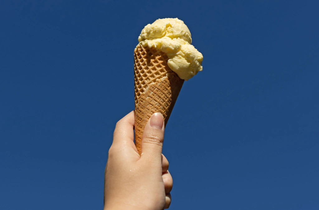 Zeit für eine Abkühlung: Zu einem Sommertag in Berlin gehört die Kugel Eis dazu.