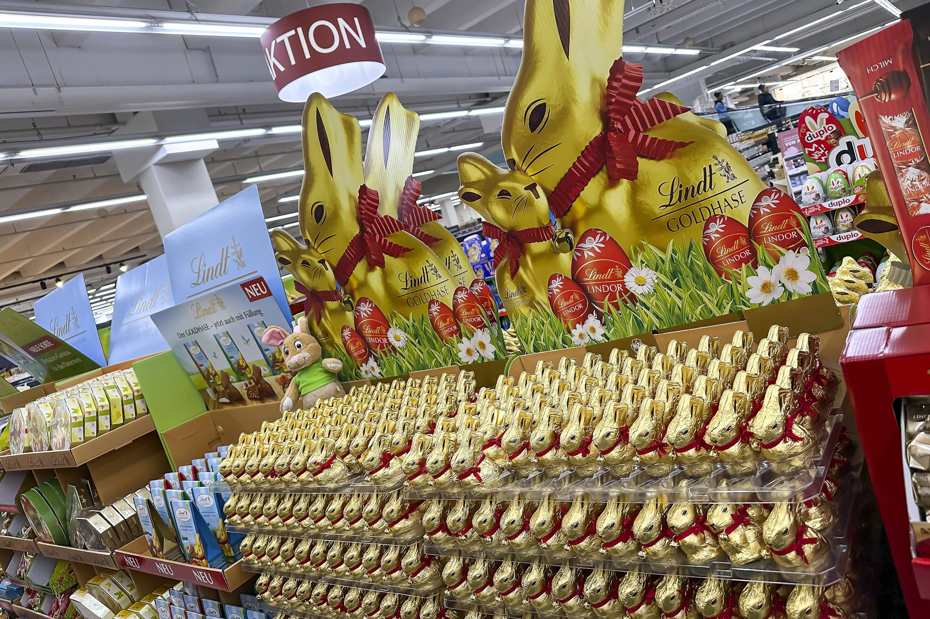 Die sonst so beliebten Goldhasen von Lindt sind dieses Jahr zu Ostern größtenteils stehen geblieben. Der Grund: zu teuer!