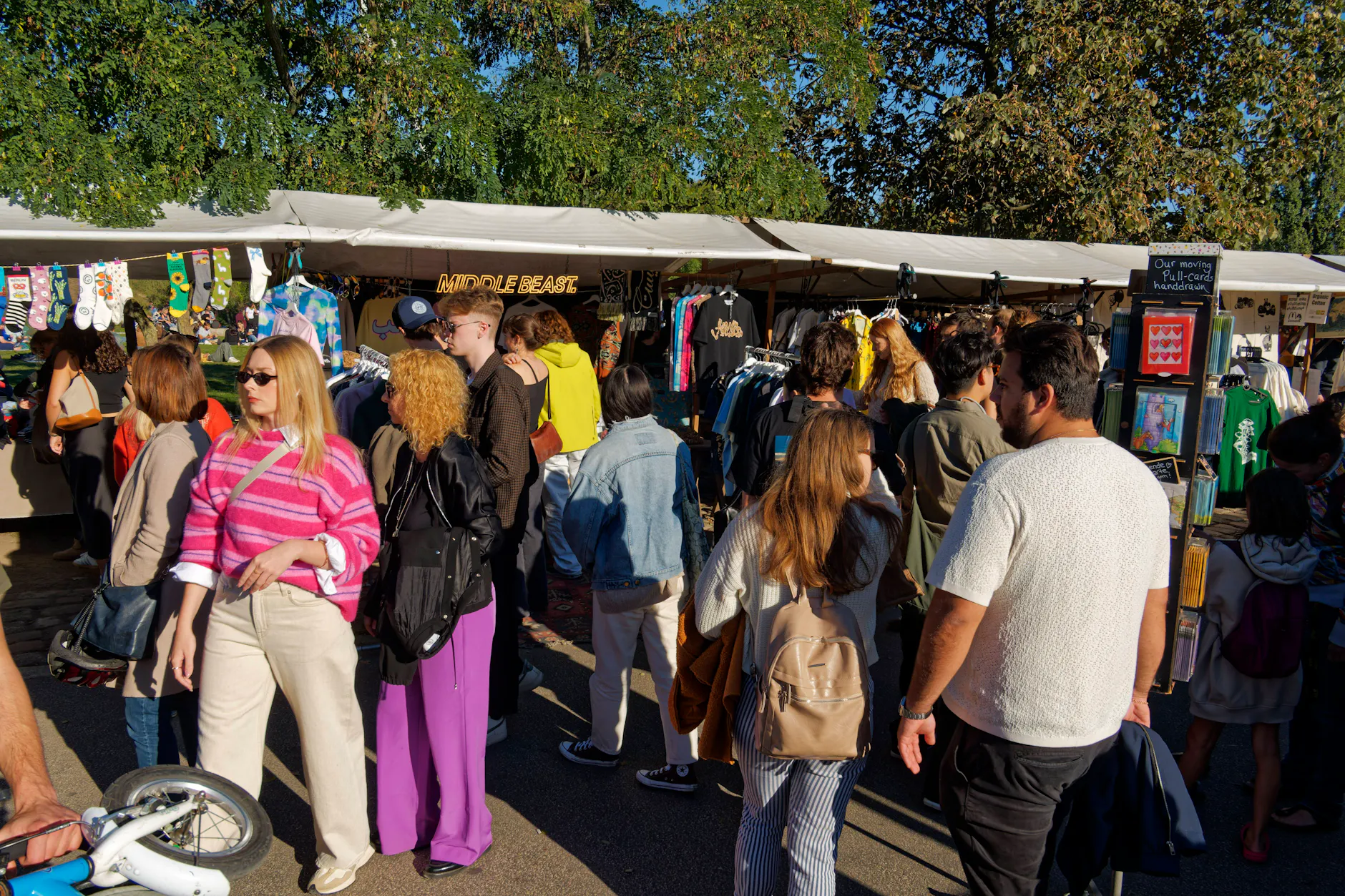Die sonntägliche Pilgerstätte Nummer eins in Prenzlauer Berg: der Mauerpark-Flohmarkt.