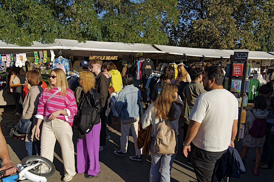 Die sonntägliche Pilgerstätte Nummer eins in Prenzlauer Berg: der Mauerpark-Flohmarkt.