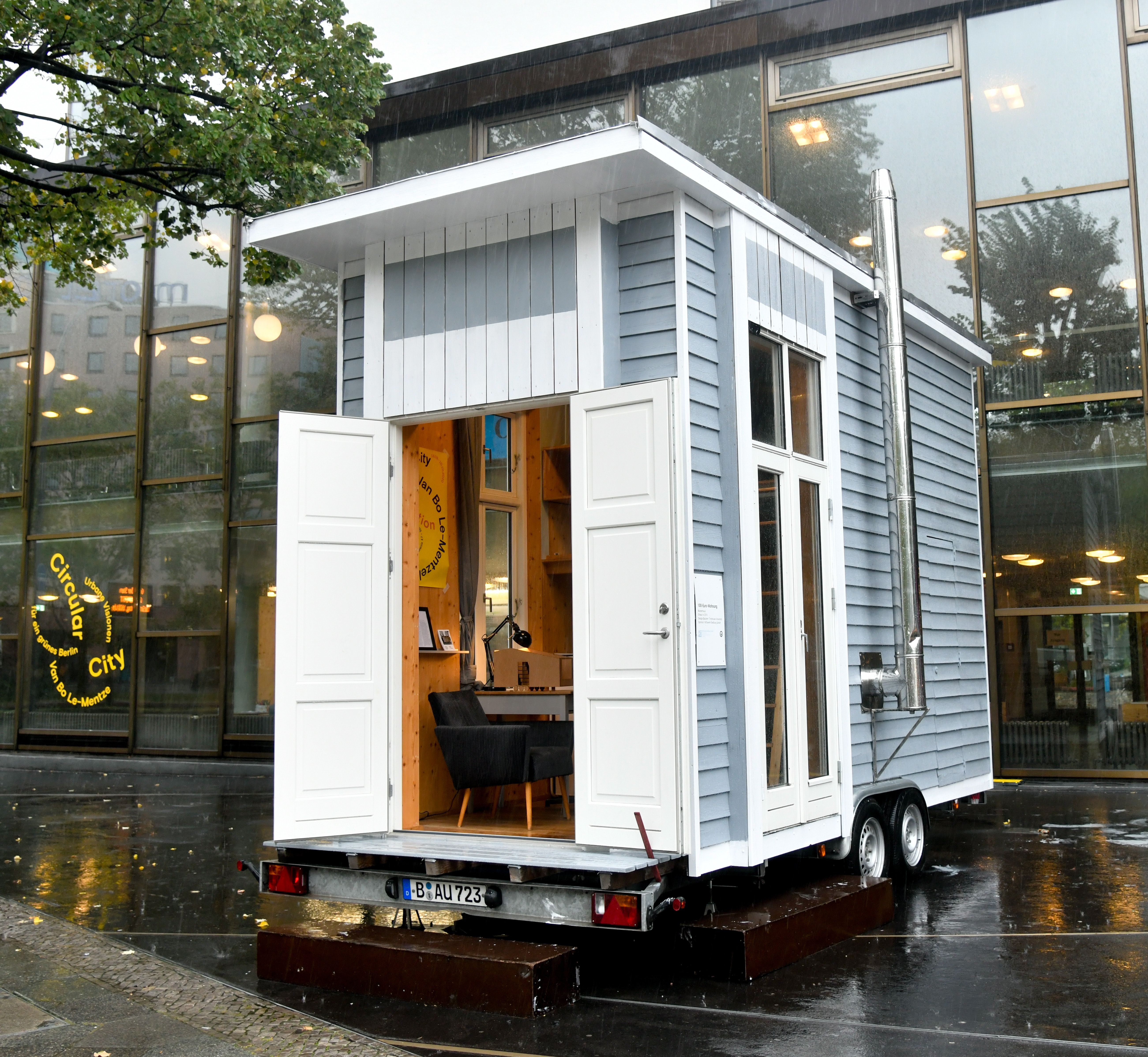 Tinyhouse auf A 20: Verkehrschaos in Berlin und Brandenburg