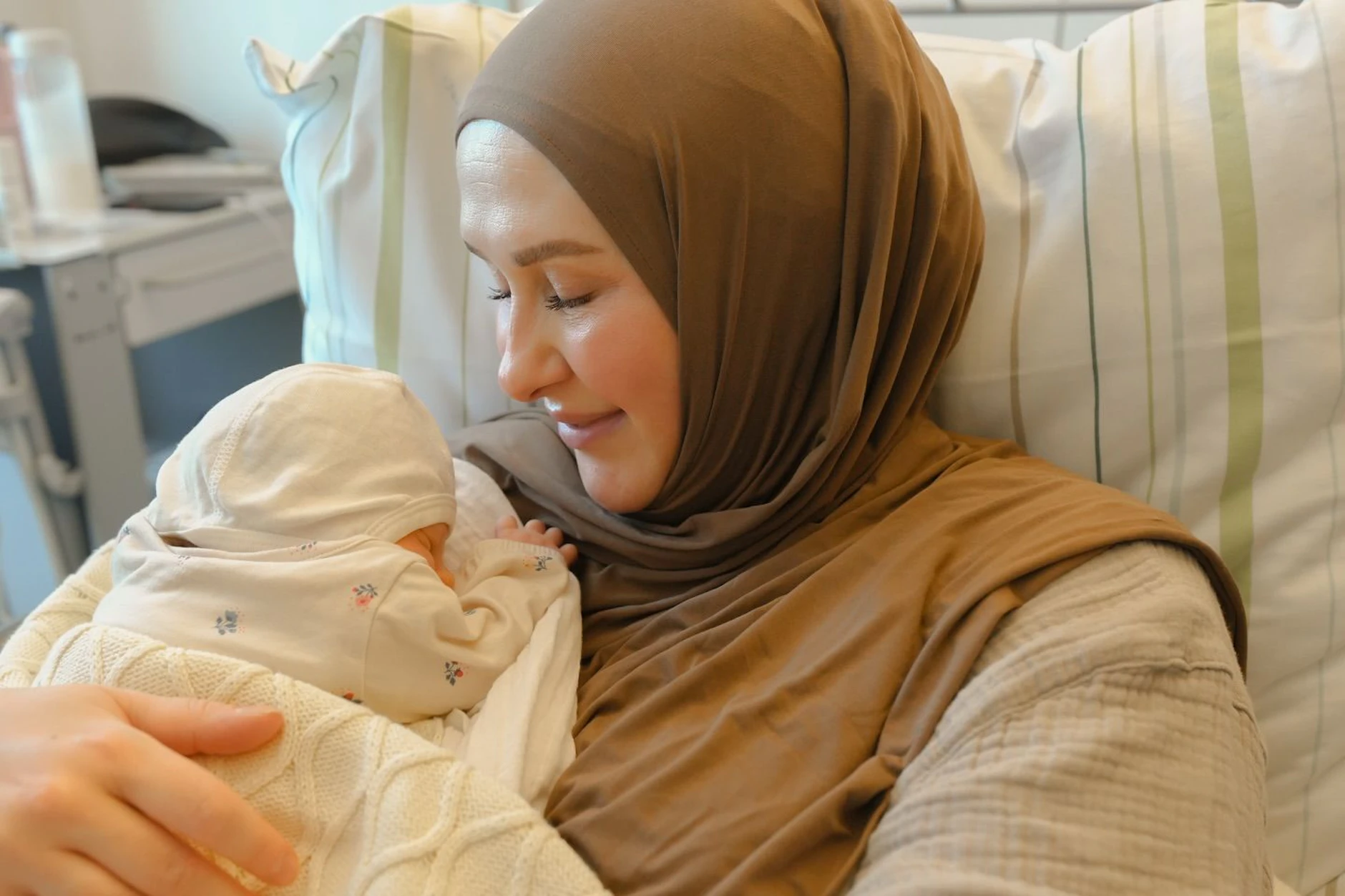 Roksana Temiz mit ihrer Tochter Ayla. Offenbar soll sie das letzte Kind der neunfachen Mama sein, denn sie schreibt: „Unser Wunder macht unser großes Glück jetzt vollkommen.“