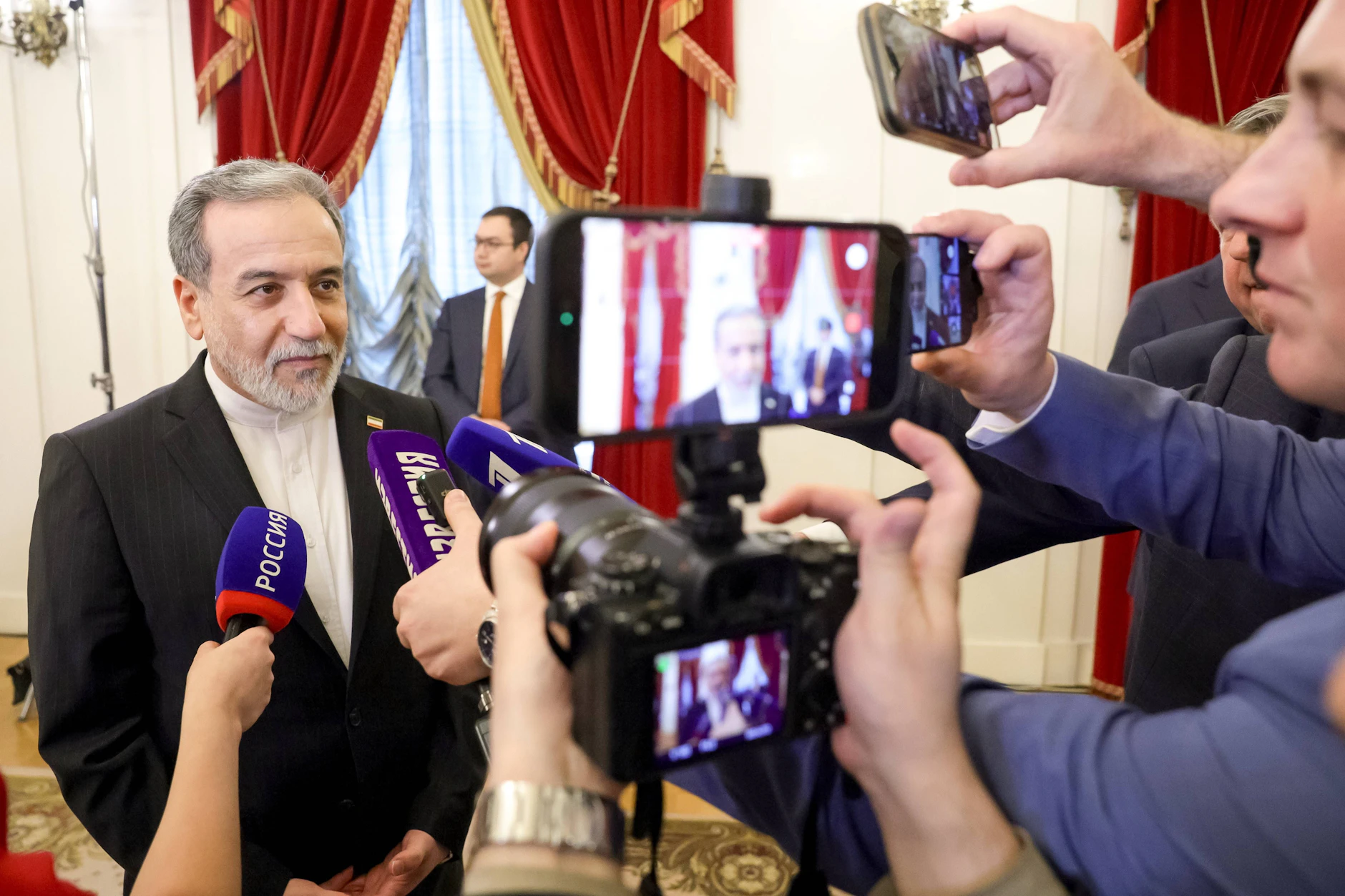 Irans Außenminister Araghchi trifft Putin in St. Petersburg.