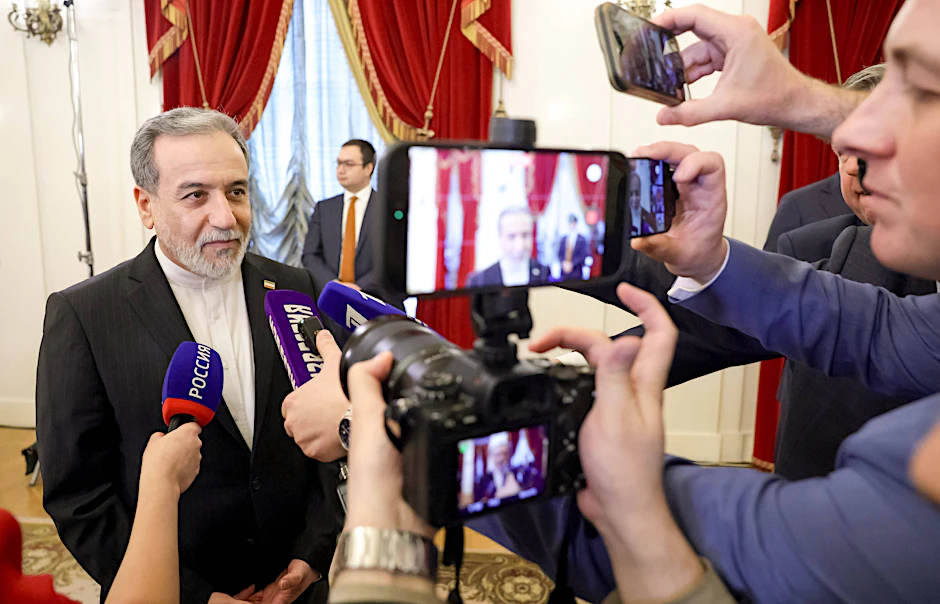 Irans Außenminister Araghchi trifft Putin in St. Petersburg.