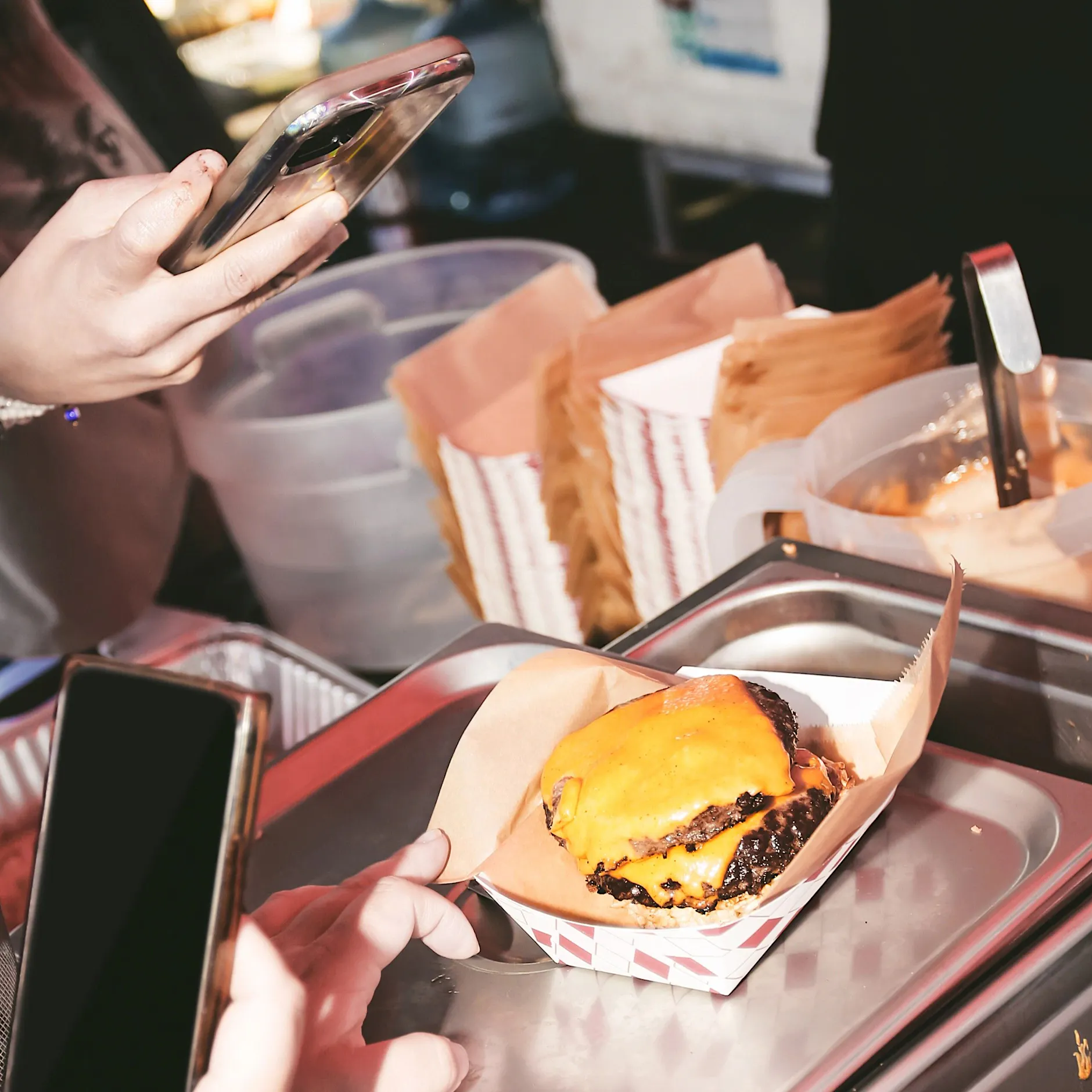 Kostenlos speisen, aber nicht liefern: Was Berlins Food-Influencer sich herausnehmen