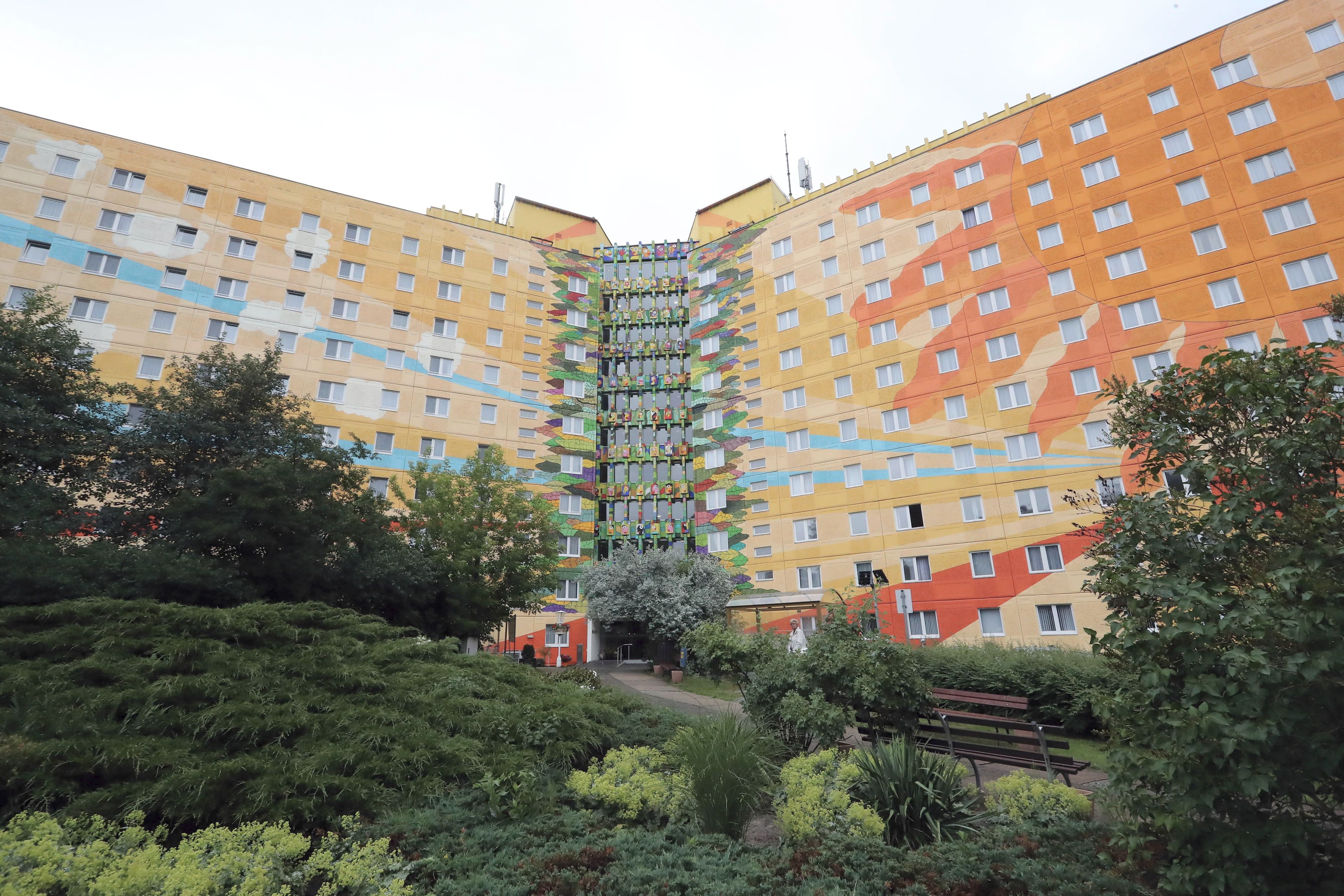 Zwischen Plattenbau und Pool: Was aus einstigen DDR-Hotels im Osten geworden ist