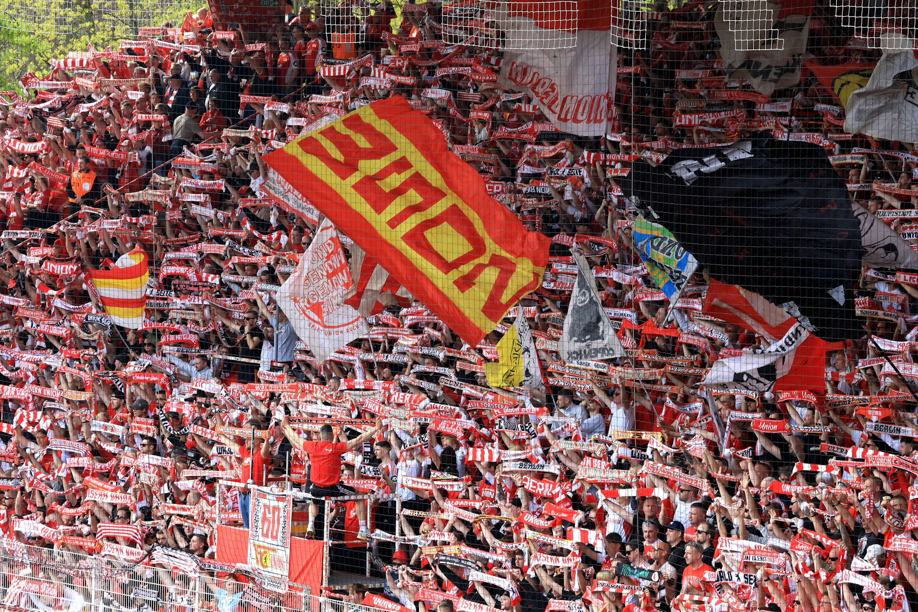 An den Fans auf der Waldseite liegt es sicher nicht, dass der 1. FC Union Berlin in dieser Saison nur wenige Heimspiele gewann.