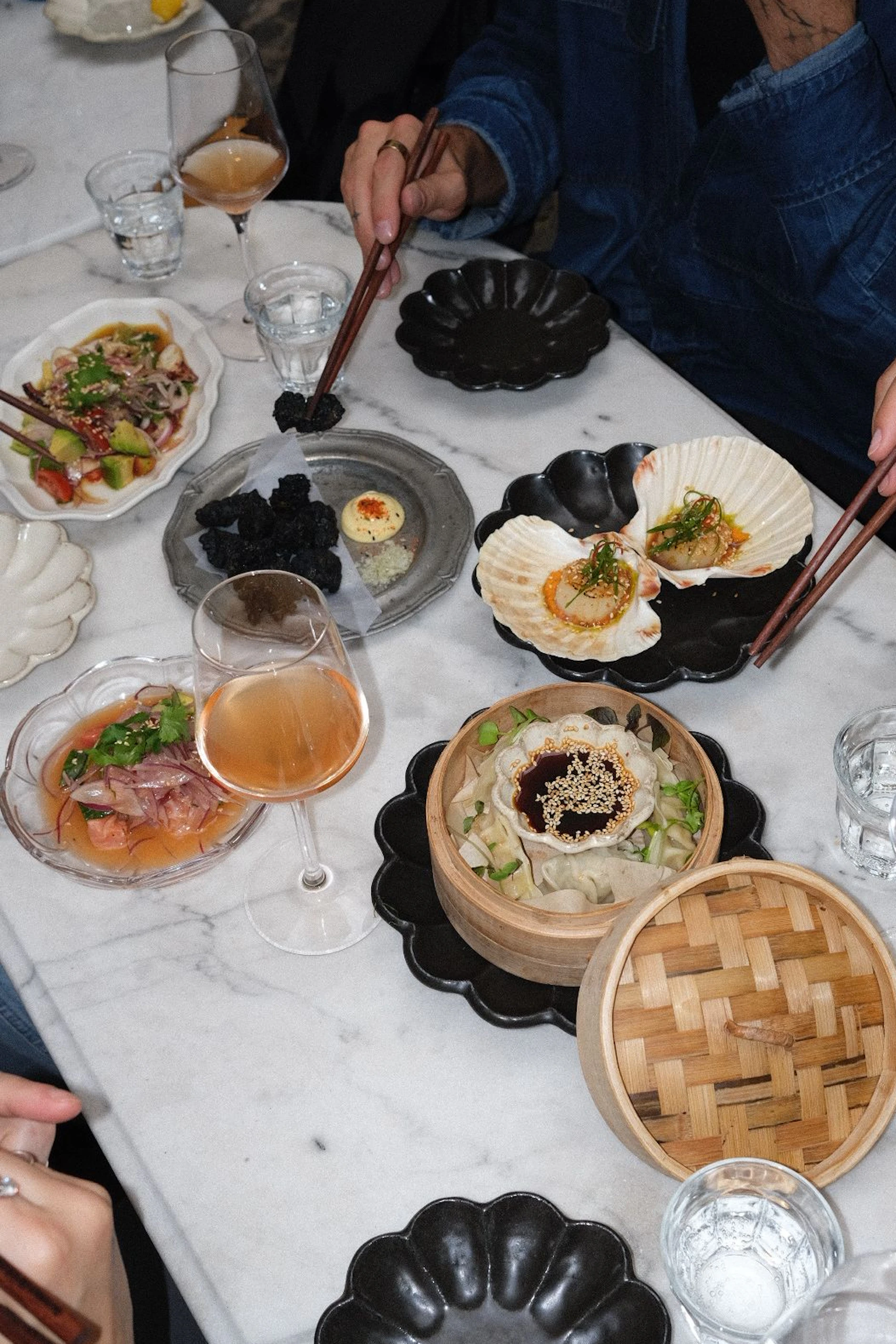 Gyoza, Sashimi und Ente: Die Kai Bar Brasserie bietet französisch-japanische Fusionsküche.