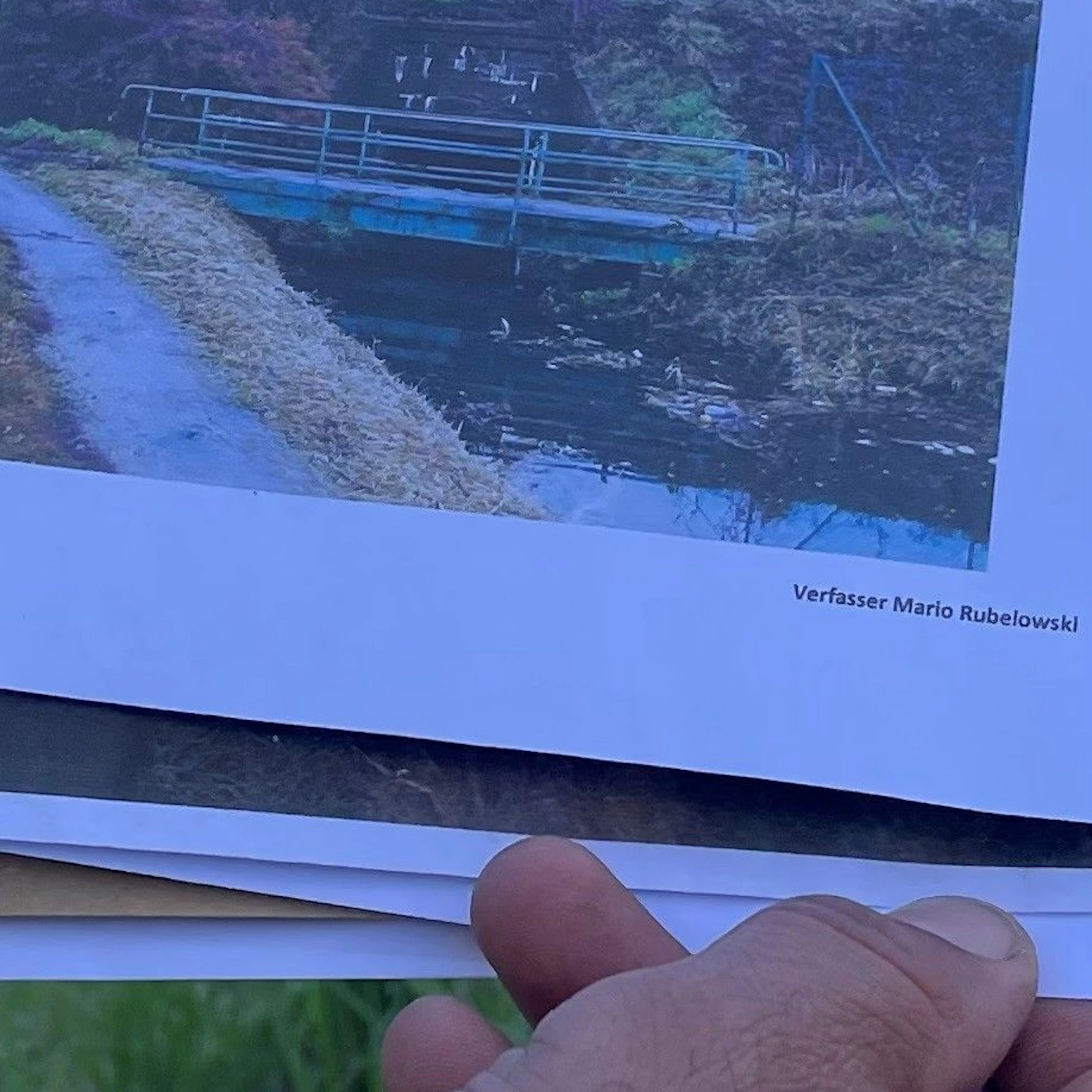 Das Infoschreiben zu einer Protestaktion zeigt die alte Brücke in Blankenburg.