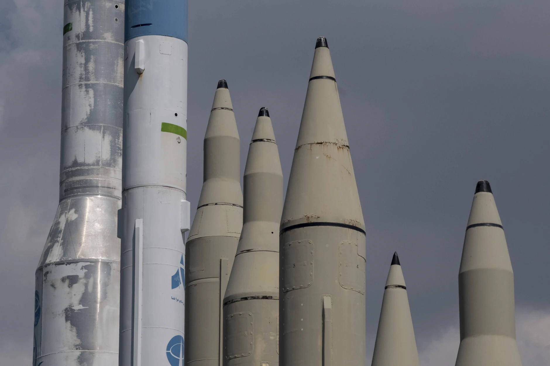 Iranische Raketen in einem Kriegsmuseum in Teheran